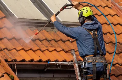 Démoussage et hydrofuge de toiture au Brugeron